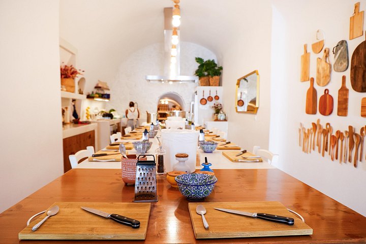 Apprenez à cuisiner des plats grecs traditionnels dans une maison troglodyte de Santorin avec Petra Kouzina, photo 10 | wizardtrip