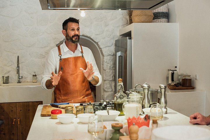 Apprenez à cuisiner des plats grecs traditionnels dans une maison troglodyte de Santorin avec Petra Kouzina, photo 13 | wizardtrip