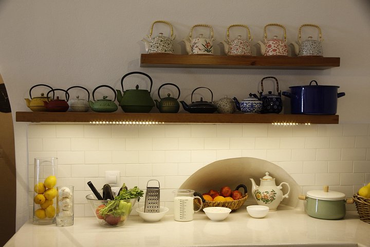 Apprenez à cuisiner des plats grecs traditionnels dans une maison troglodyte de Santorin avec Petra Kouzina, photo 15 | wizardtrip