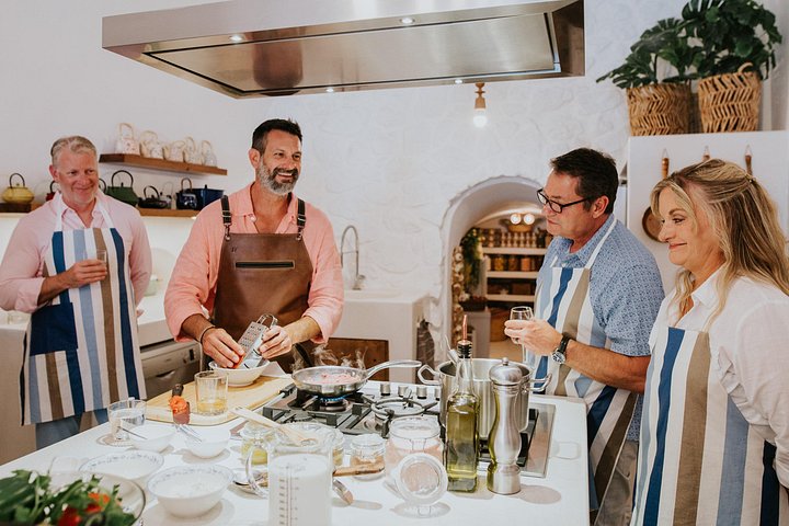 Apprenez à cuisiner des plats grecs traditionnels dans une maison troglodyte de Santorin avec Petra Kouzina, photo 16 | wizardtrip