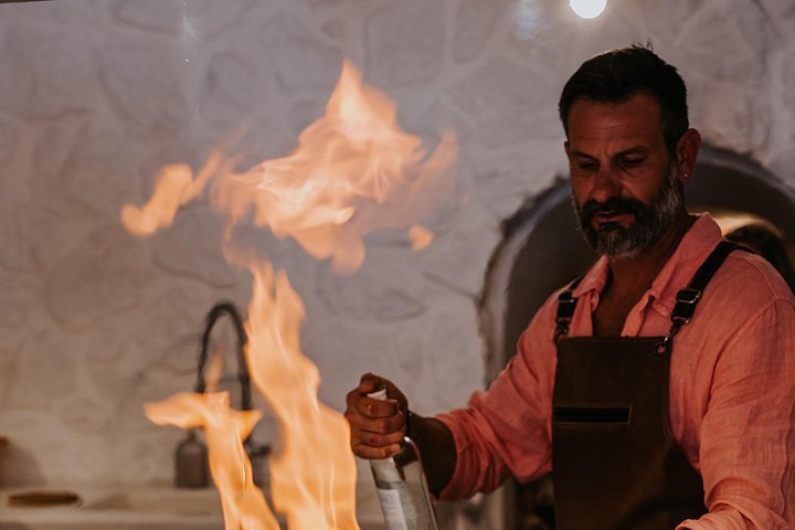 Apprenez à cuisiner des plats grecs traditionnels dans une maison troglodyte de Santorin avec Petra Kouzina, photo 32 | wizardtrip