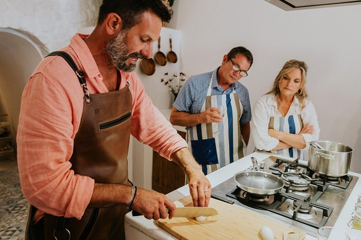Apprenez à cuisiner des plats grecs traditionnels dans une maison troglodyte de Santorin avec Petra Kouzina, photo 33 | wizardtrip