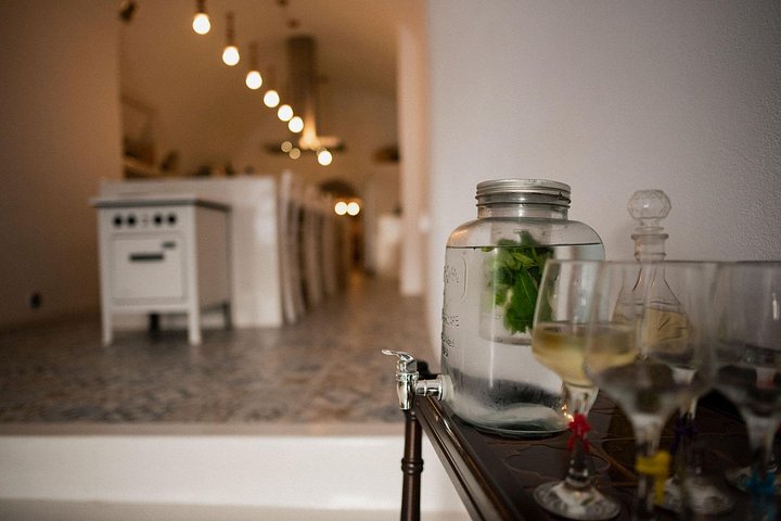 Apprenez à cuisiner des plats grecs traditionnels dans une maison troglodyte de Santorin avec Petra Kouzina, photo 36 | wizardtrip