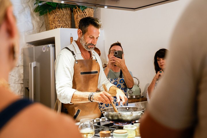 Apprenez à cuisiner des plats grecs traditionnels dans une maison troglodyte de Santorin avec Petra Kouzina, photo 44 | wizardtrip
