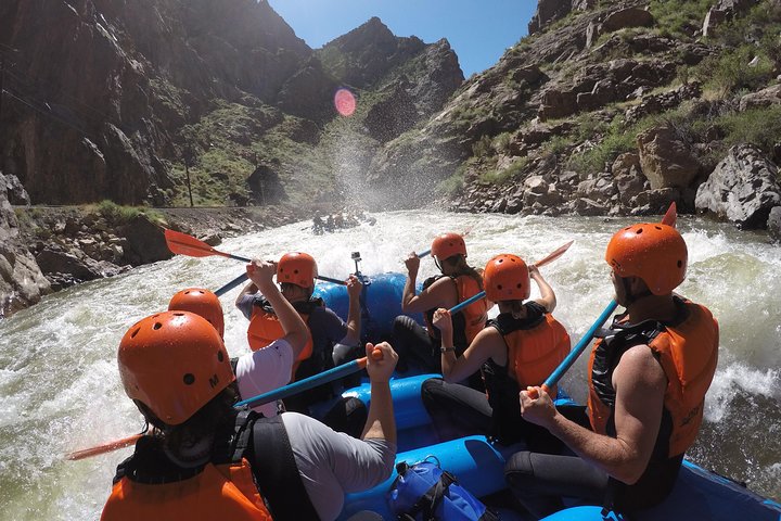 Emocionante aventura de rafting en rápidos en Royal Gorge, Cañon City, foto 8 | wizardtrip