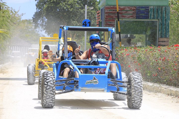 Parc d'Aventures Bavaro : Buggy, Tyrolienne Mega Splash & Piscine Cascade | wizardtrip