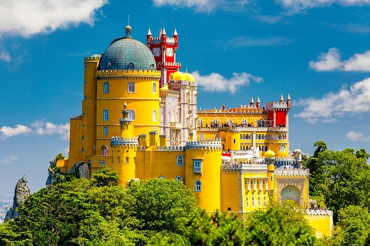 Excursión Privada de Día Completo a Sintra: Palacio de Pena + Regaleira | wizardtrip