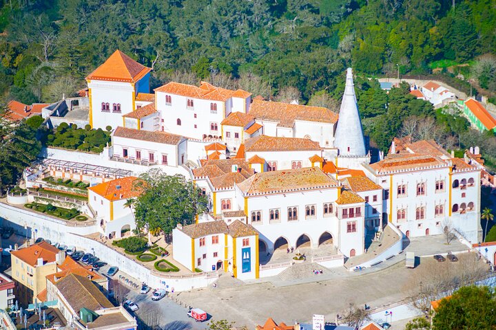 Privat heldagstur, der udforsker Sintras Pena Palads, Regaleira, Cabo da Roca og Cascais fra Lissabon, foto 15 | wizardtrip
