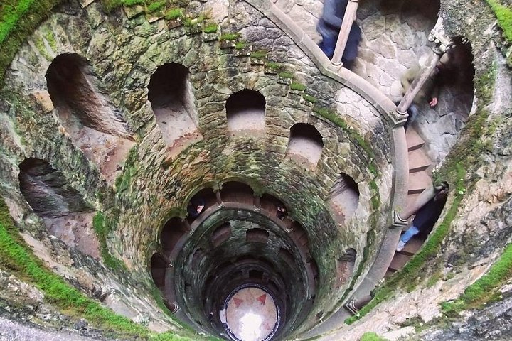 Privat heldagstur, der udforsker Sintras Pena Palads, Regaleira, Cabo da Roca og Cascais fra Lissabon, foto 24 | wizardtrip