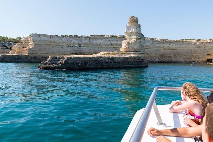 Cruzeiro de catamarã pela costa do Algarve até à Gruta de Benagil, Portugal, foto 6 | wizardtrip