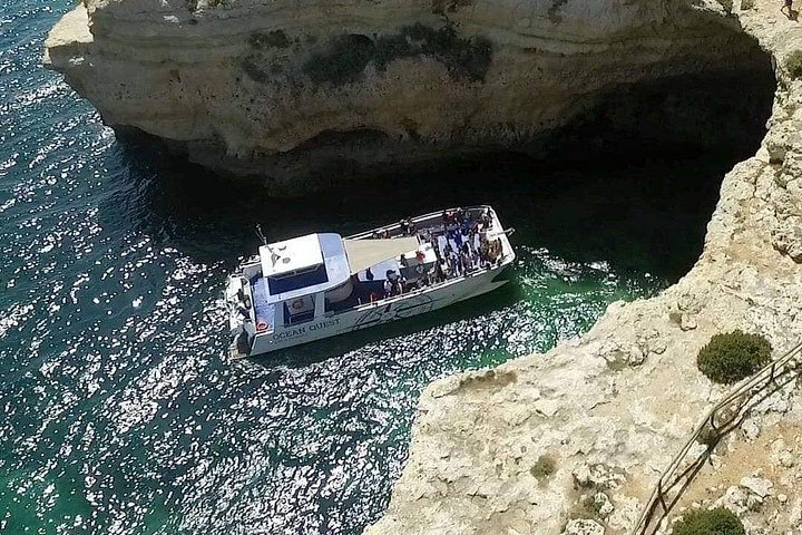 Cruzeiro de catamarã pela costa do Algarve até à Gruta de Benagil, Portugal, foto 11 | wizardtrip