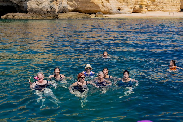 Cruzeiro de catamarã pela costa do Algarve até à Gruta de Benagil, Portugal, foto 14 | wizardtrip