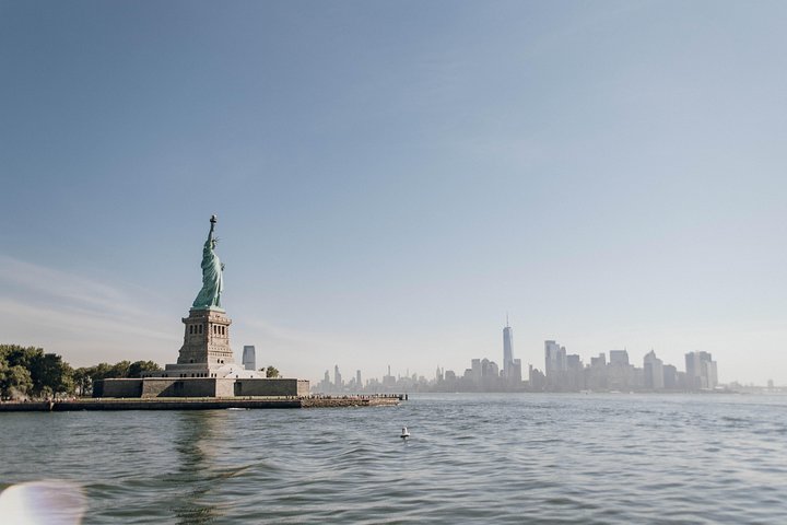 Visita Guiada à Estátua da Liberdade e Ellis Island com Ferry | wizardtrip