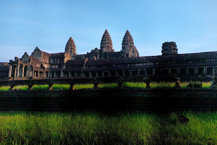 Explora los magníficos templos de Angkor Wat, incluyendo el amanecer, Bayon, Ta Prohm y Banteay Srei, en un tour privado de día completo desde Siem Reap, foto 24 | wizardtrip