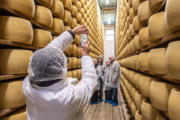 Expérience culinaire à Bologne : Visites d'usines et déjeuner | wizardtrip