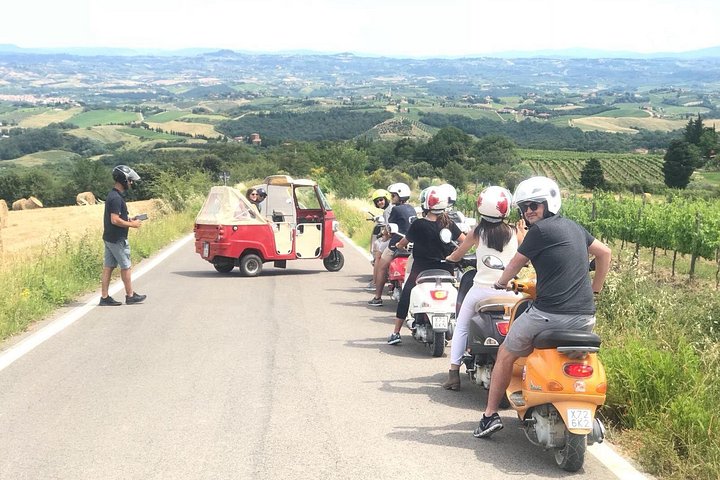 Tour panoramique en Vespa à travers les vignobles toscans et les villages médiévaux avec dégustation de vin et déjeuner, photo 9 | wizardtrip