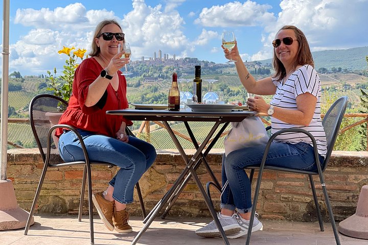 Tour panoramique en Vespa à travers les vignobles toscans et les villages médiévaux avec dégustation de vin et déjeuner, photo 12 | wizardtrip