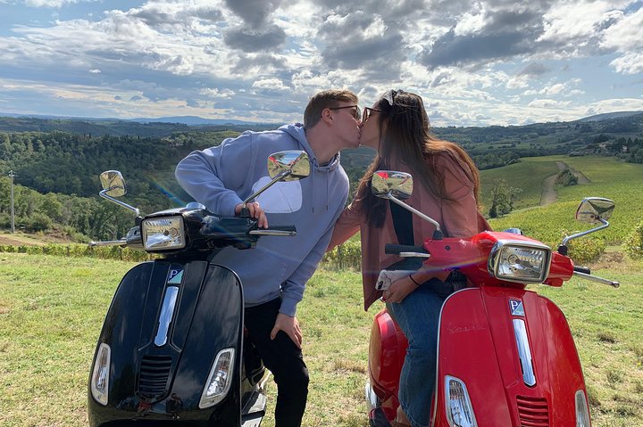 Tour panoramique en Vespa à travers les vignobles toscans et les villages médiévaux avec dégustation de vin et déjeuner, photo 14 | wizardtrip