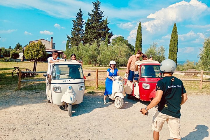 Tour panoramique en Vespa à travers les vignobles toscans et les villages médiévaux avec dégustation de vin et déjeuner, photo 22 | wizardtrip