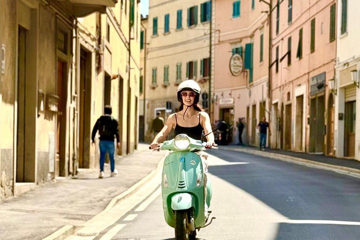Tour panoramique en Vespa à travers les vignobles toscans et les villages médiévaux avec dégustation de vin et déjeuner, photo 27 | wizardtrip