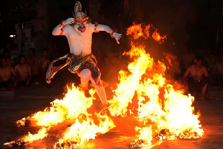 Oplev Balis fantastiske Uluwatu Tempel solnedgang, Kecak dans og Jimbaran fisk og skaldyr middag på en privat tur, foto 8 | wizardtrip