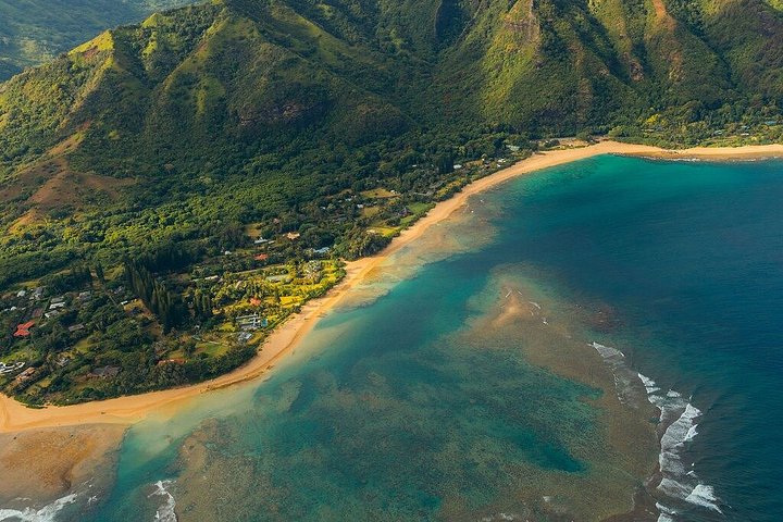 Passeio privado de helicóptero sem portas sobre as deslumbrantes cascatas, cânions e costas de Kauaʻi, foto 11 | wizardtrip