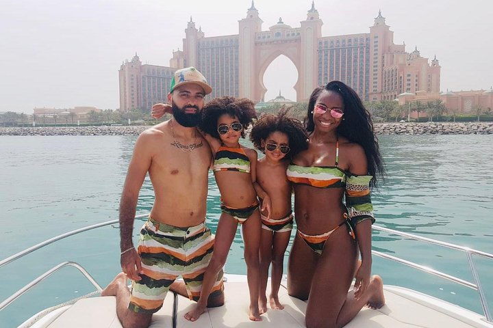 Privat yacht-tur i Dubai Marina, der viser vartegn som Burj Al Arab og Atlantis, foto 6 | wizardtrip