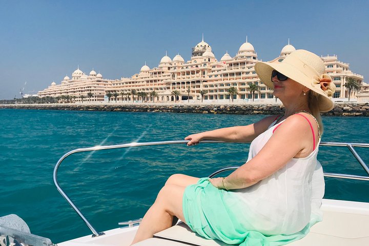 Privat yacht-tur i Dubai Marina, der viser vartegn som Burj Al Arab og Atlantis, foto 7 | wizardtrip