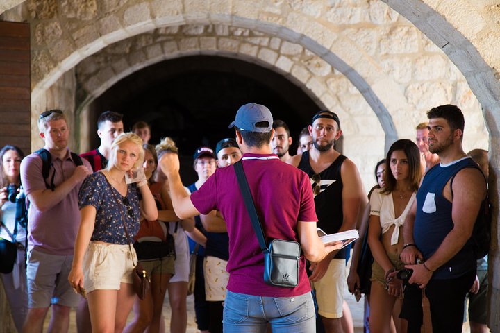 Tour pelos locais de filmagem de Game of Thrones em Dubrovnik, Croácia, com locais icónicos e o Trono de Ferro, foto 9 | wizardtrip