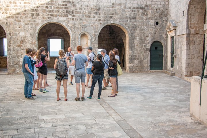 Tour pelos locais de filmagem de Game of Thrones em Dubrovnik, Croácia, com locais icónicos e o Trono de Ferro, foto 21 | wizardtrip