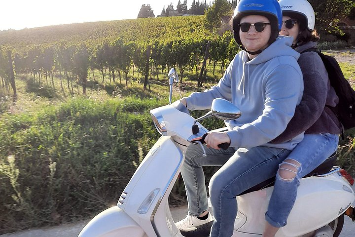 Rijd op een Vespa door het schilderachtige Toscaanse platteland, bezoek een wijnmakerij en geniet van lokaal eten en wijn, foto 10 | wizardtrip