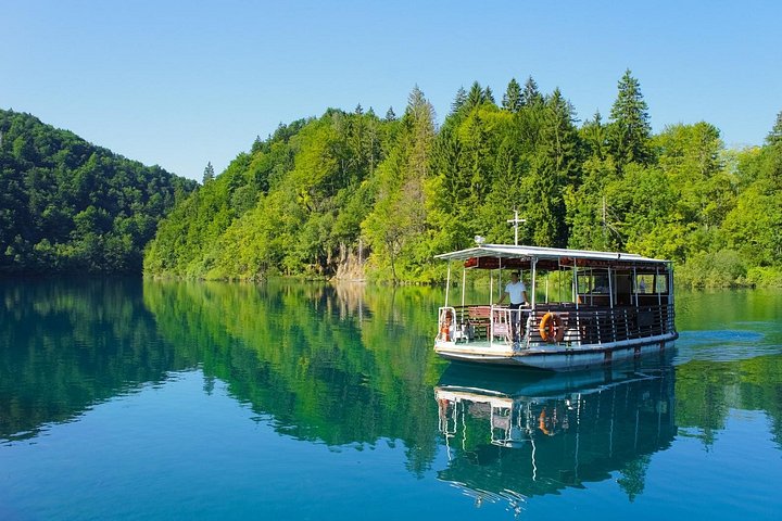Erkunden Sie die atemberaubenden Wasserfälle und türkisfarbenen Seen des Nationalparks Plitvicer Seen auf einer geführten Tour von Split oder Trogir, Foto 6 | wizardtrip