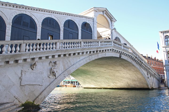 Venedig vandretur udforsker skjulte kanaler og historiske steder med en lokal guide, foto 6 | wizardtrip