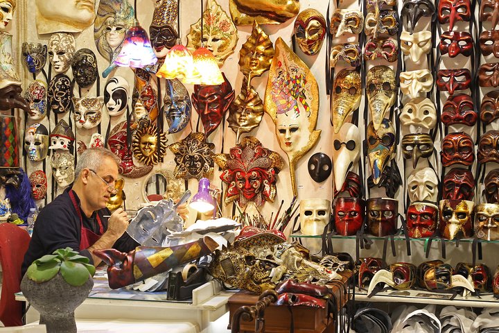 Venedig vandretur udforsker skjulte kanaler og historiske steder med en lokal guide, foto 8 | wizardtrip