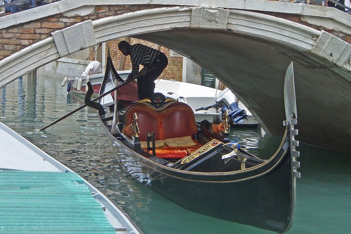 Venedig vandretur udforsker skjulte kanaler og historiske steder med en lokal guide, foto 17 | wizardtrip