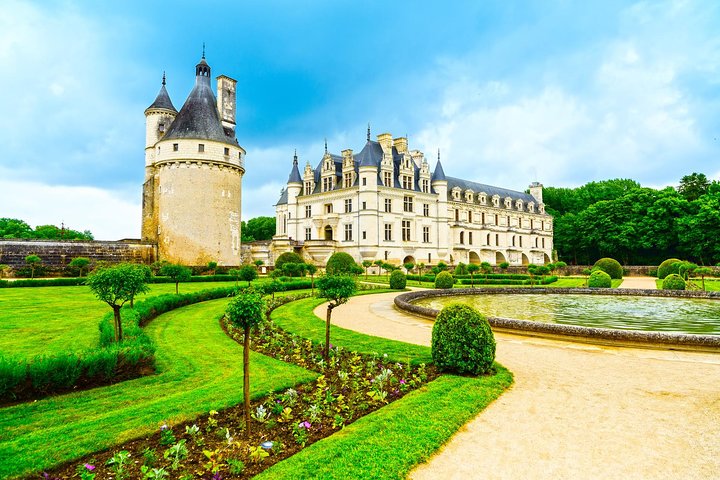 Loire Valley Wine and Castles Small-Group Day Trip from Paris | wizardtrip