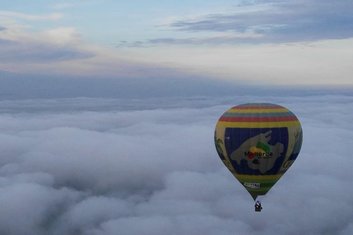 Solopgangsflyvning i luftballon over Mallorcas naturskønne landskaber, Spanien, foto 8 | wizardtrip