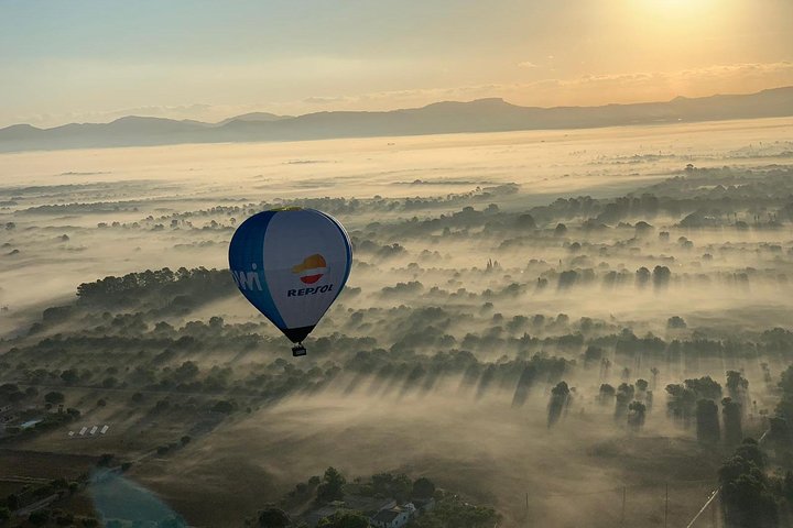 Solopgangsflyvning i luftballon over Mallorcas naturskønne landskaber, Spanien, foto 9 | wizardtrip