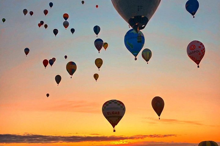 Solopgangsflyvning i luftballon over Mallorcas naturskønne landskaber, Spanien, foto 15 | wizardtrip