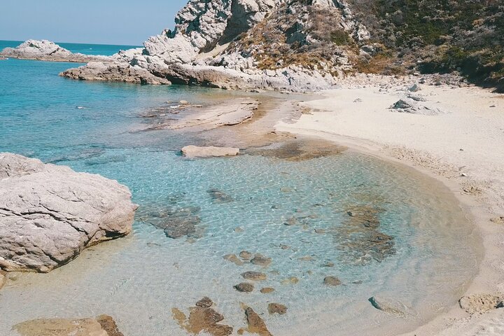 Bådtur langs den fantastiske kystlinje ved Tropea og Capo Vaticano, Italien, foto 6 | wizardtrip