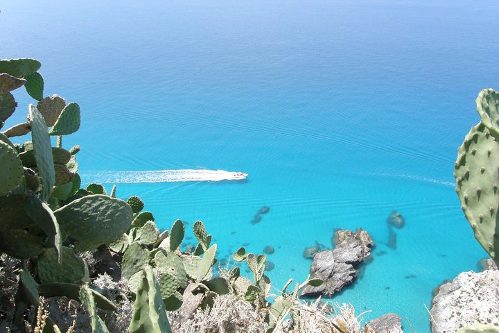 Bådtur langs den fantastiske kystlinje ved Tropea og Capo Vaticano, Italien, foto 7 | wizardtrip