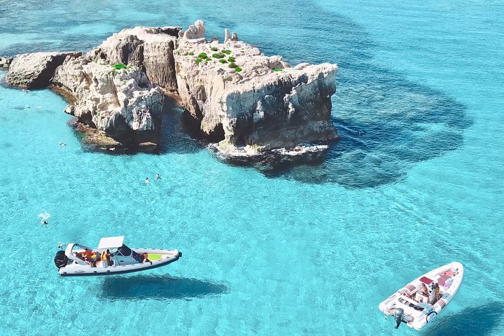 Bådtur langs den fantastiske kystlinje ved Tropea og Capo Vaticano, Italien, foto 9 | wizardtrip