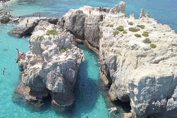 Bådtur langs den fantastiske kystlinje ved Tropea og Capo Vaticano, Italien, foto 14 | wizardtrip