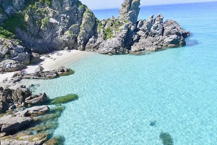 Bådtur langs den fantastiske kystlinje ved Tropea og Capo Vaticano, Italien, foto 15 | wizardtrip