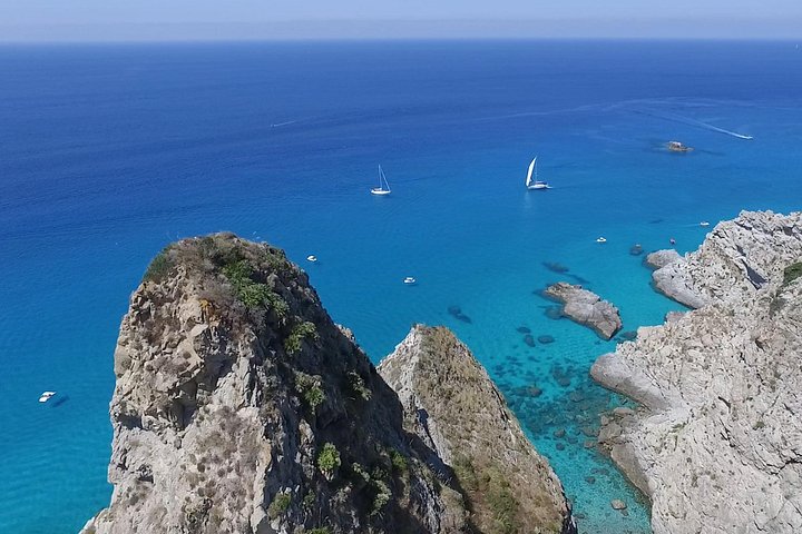 Bådtur langs den fantastiske kystlinje ved Tropea og Capo Vaticano, Italien, foto 21 | wizardtrip