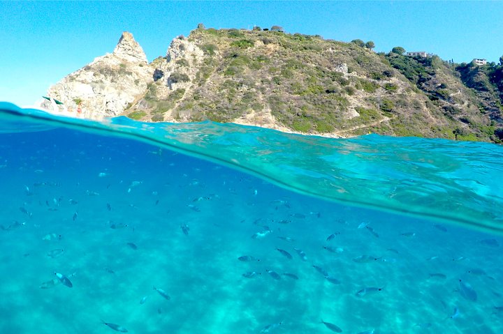 Bådtur langs den fantastiske kystlinje ved Tropea og Capo Vaticano, Italien, foto 30 | wizardtrip