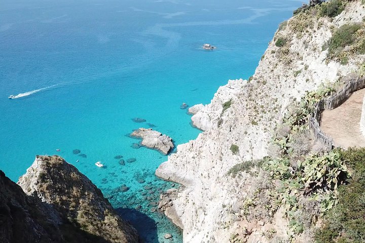 Bådtur langs den fantastiske kystlinje ved Tropea og Capo Vaticano, Italien, foto 37 | wizardtrip