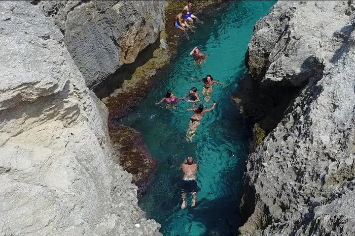 Tour in barca lungo le coste di Tropea e Capo Vaticano, con snorkeling e splendide grotte marine, foto 9 | wizardtrip