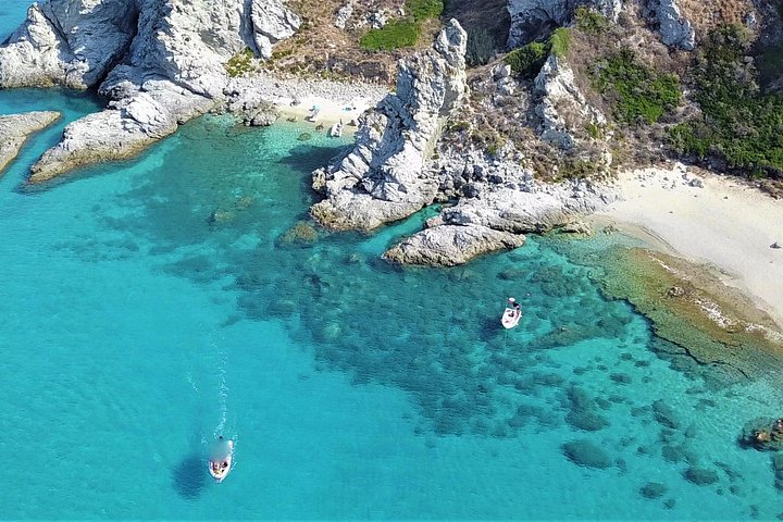 Tour in barca lungo le coste di Tropea e Capo Vaticano, con snorkeling e splendide grotte marine, foto 18 | wizardtrip