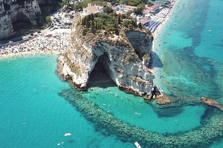 Tour in barca lungo le coste di Tropea e Capo Vaticano, con snorkeling e splendide grotte marine, foto 19 | wizardtrip